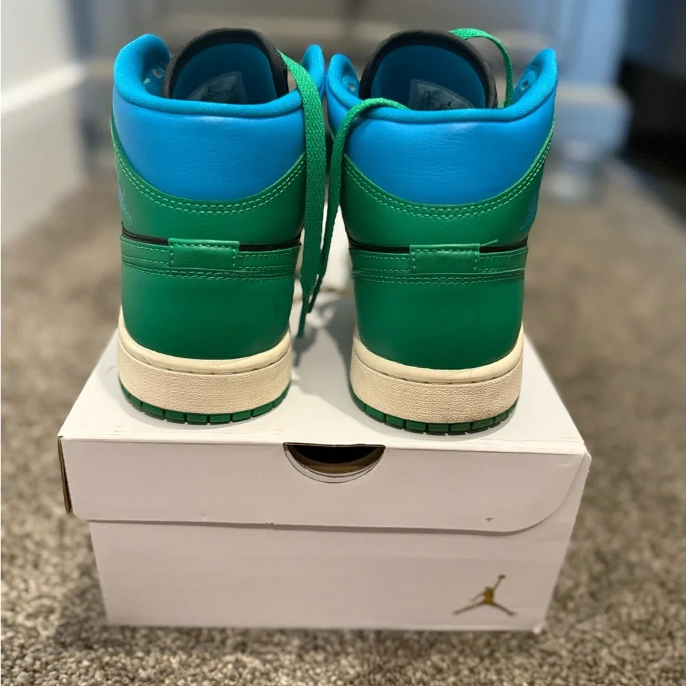 Jordan High-Top Sneakers in Green and Black - Picture 3 of 6